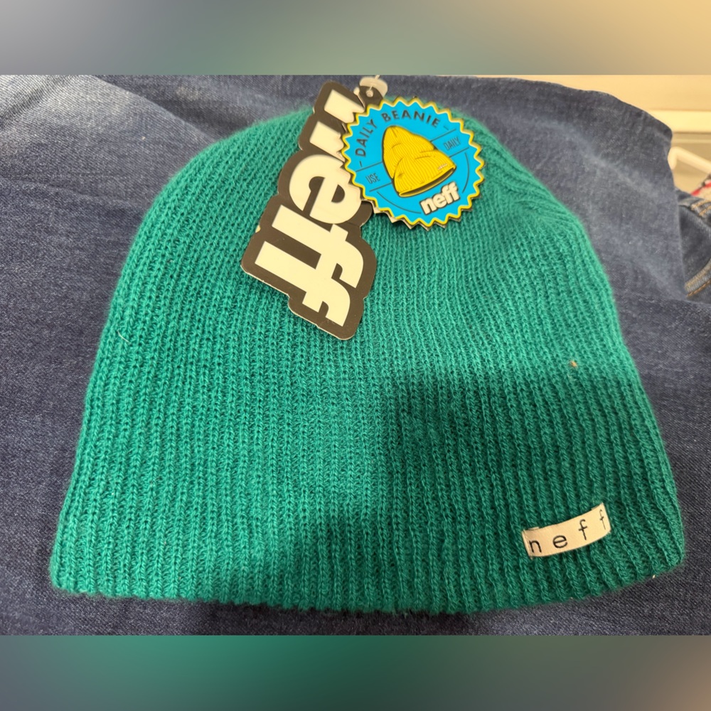 NWT Neff  Vibrant teal Green knit daily Beanie hat O/S